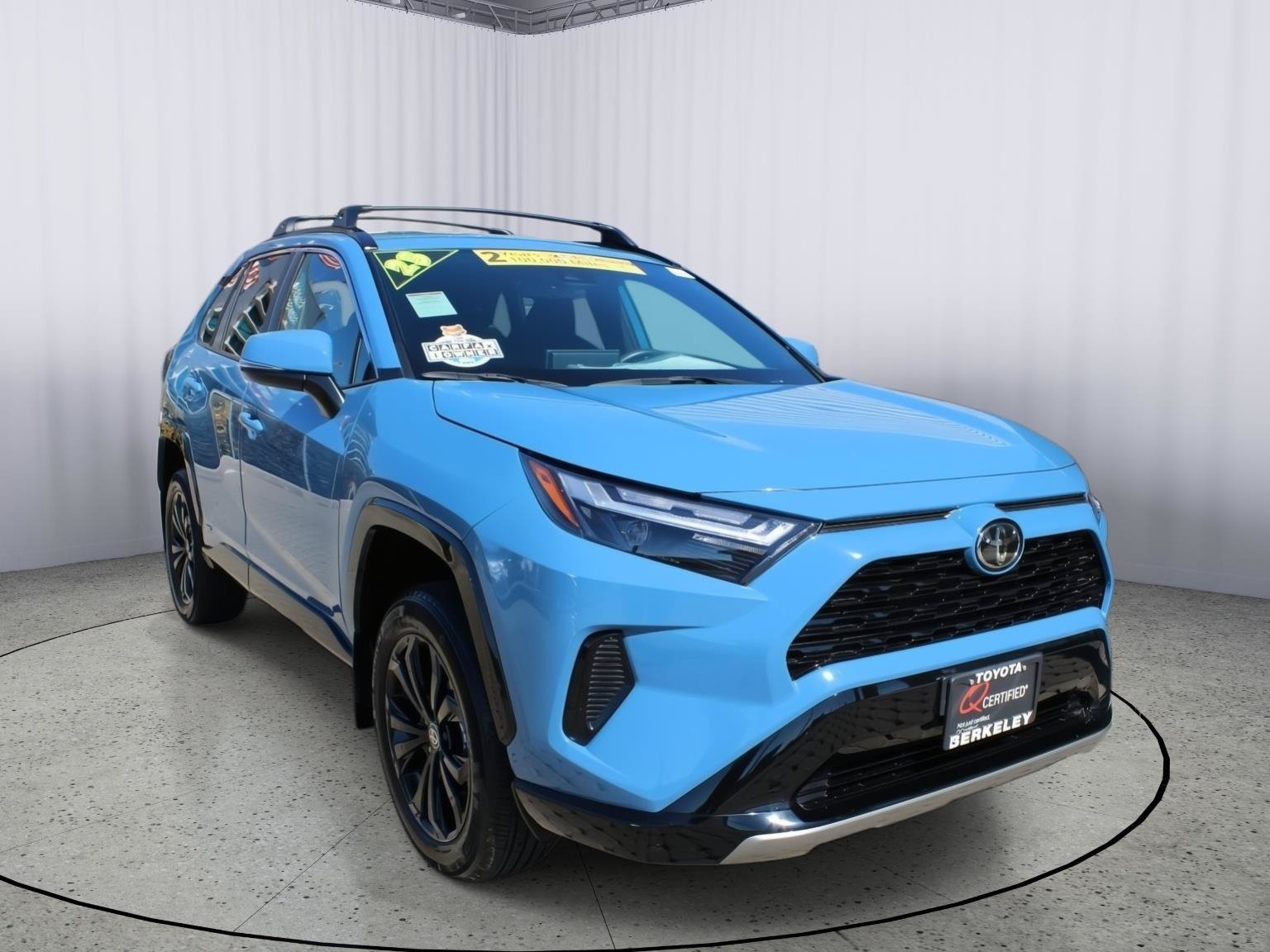 Used 2025 Toyota RAV4 SE AWD/4WD image 1