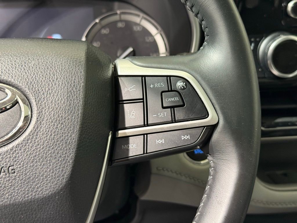 Used 2022 Toyota Highlander XLE image 27