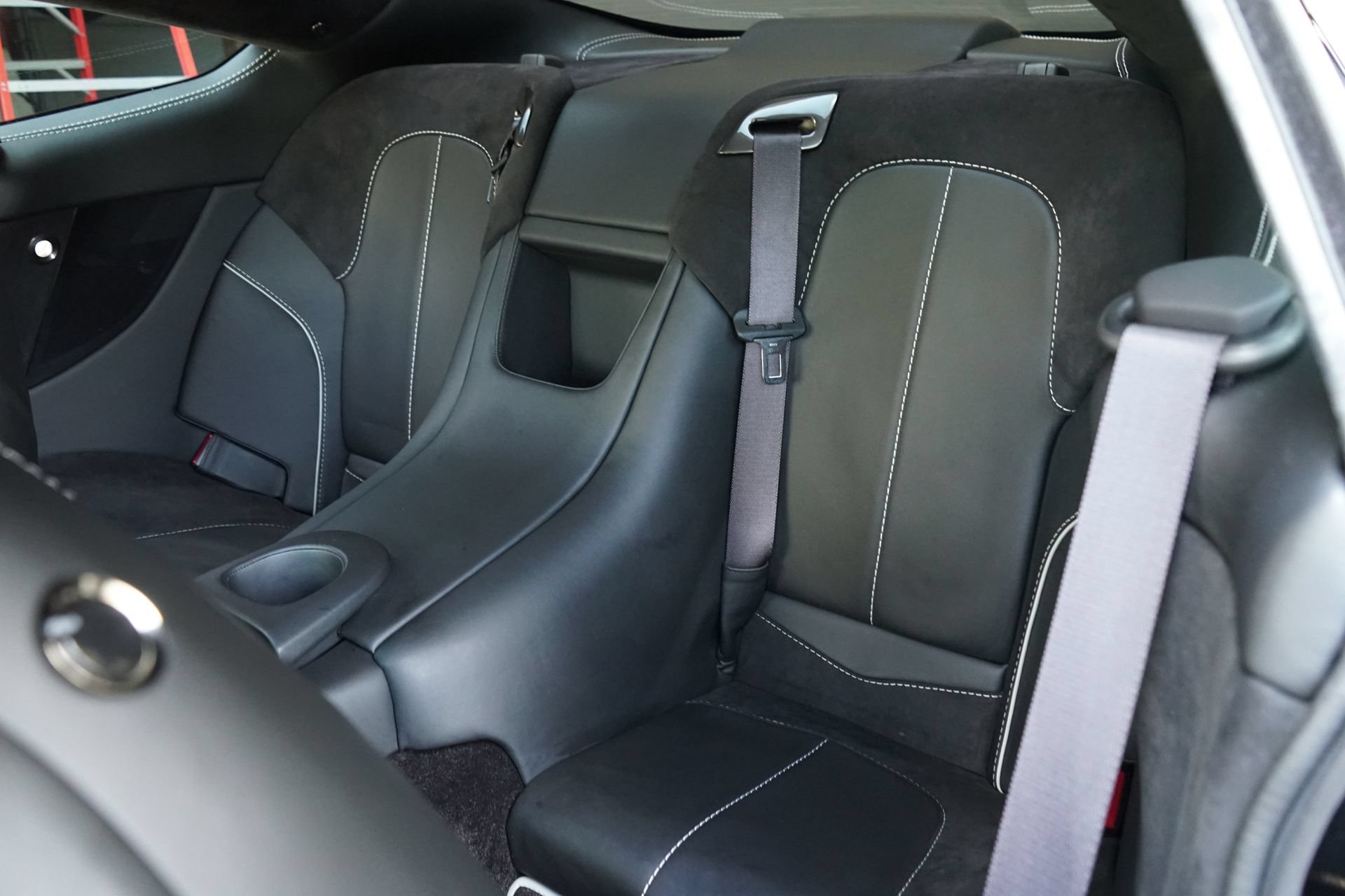 Used 2015 Aston Martin Vanquish Coupe RWD image 21