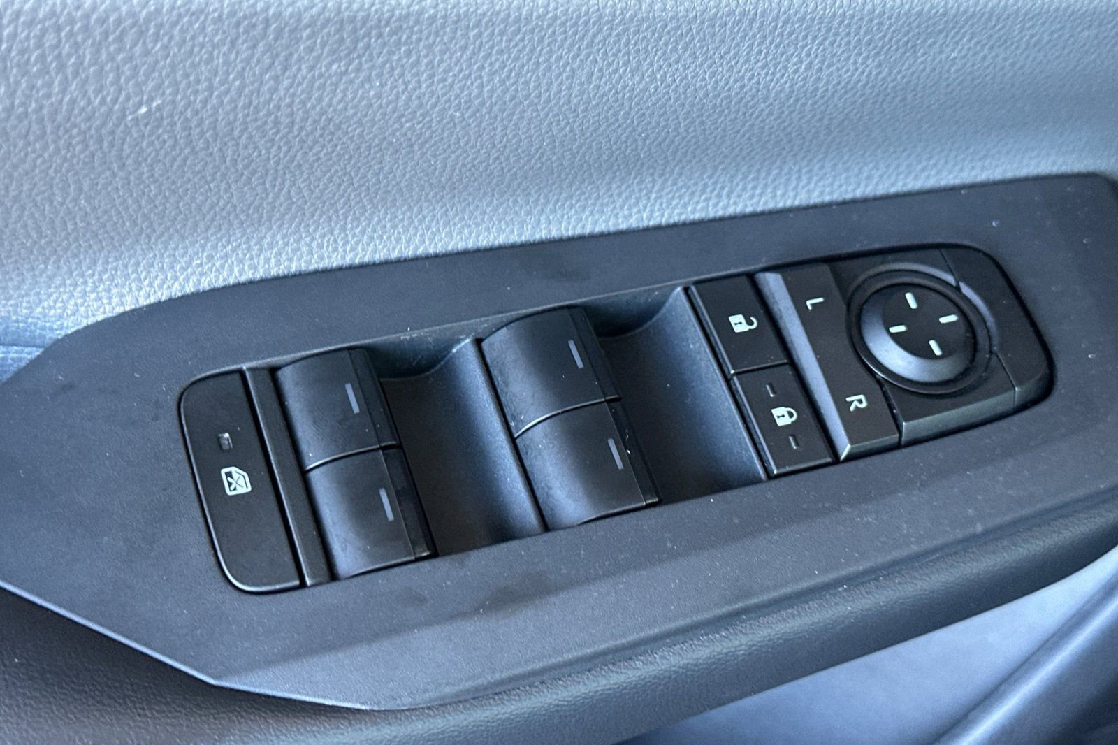 Used 2024 Toyota Prius LE image 13