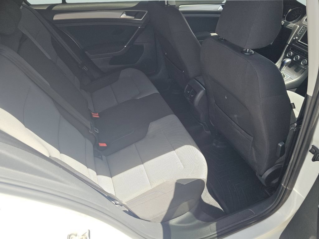 Used 2016 Volkswagen e-Golf SE w/ DC Fast Charging Package FWD image 5