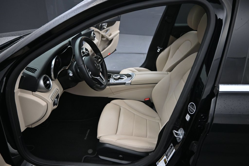 Used 2019 Mercedes-Benz C 300 Sedan image 5