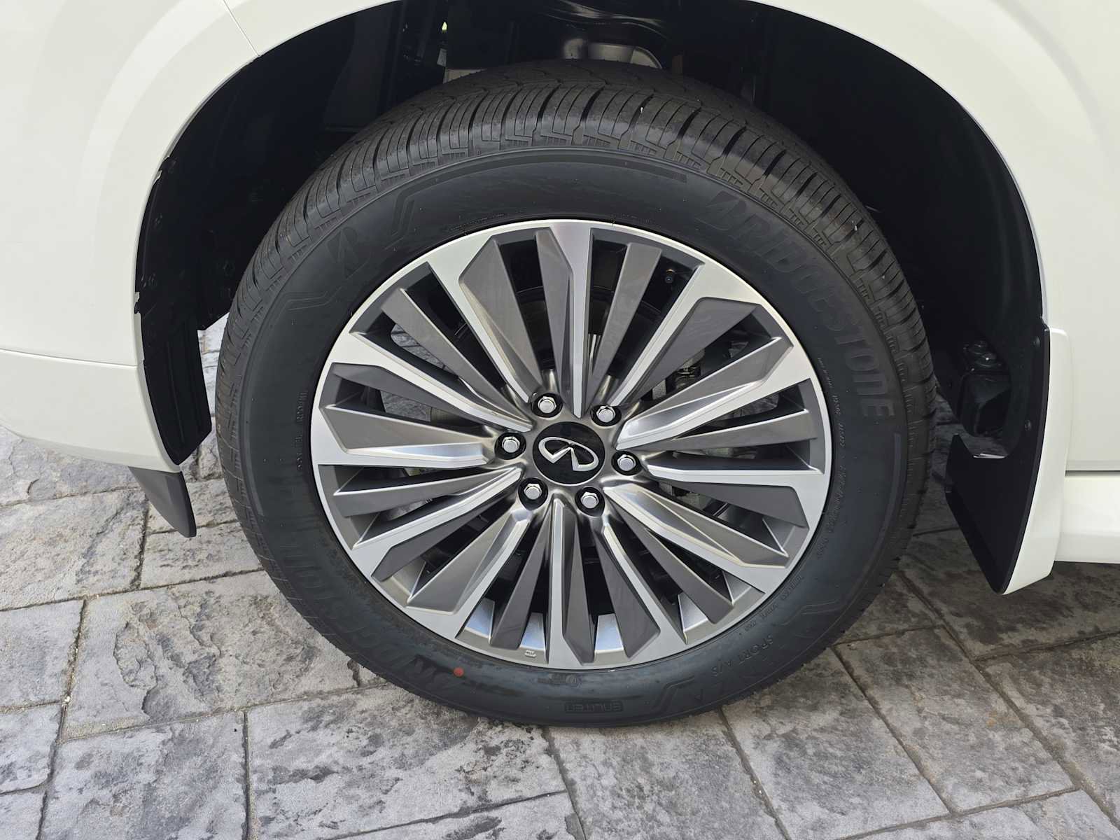 New 2026 INFINITI QX80 Luxe image 9