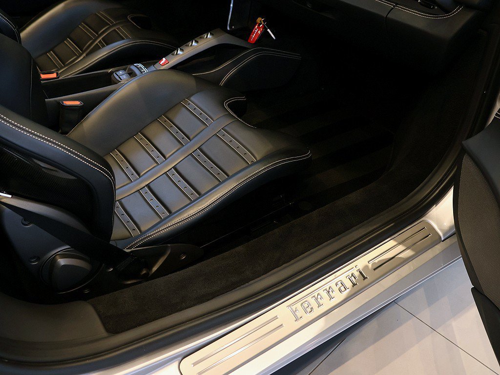 Certified 2018 Ferrari 488 Spider RWD image 93