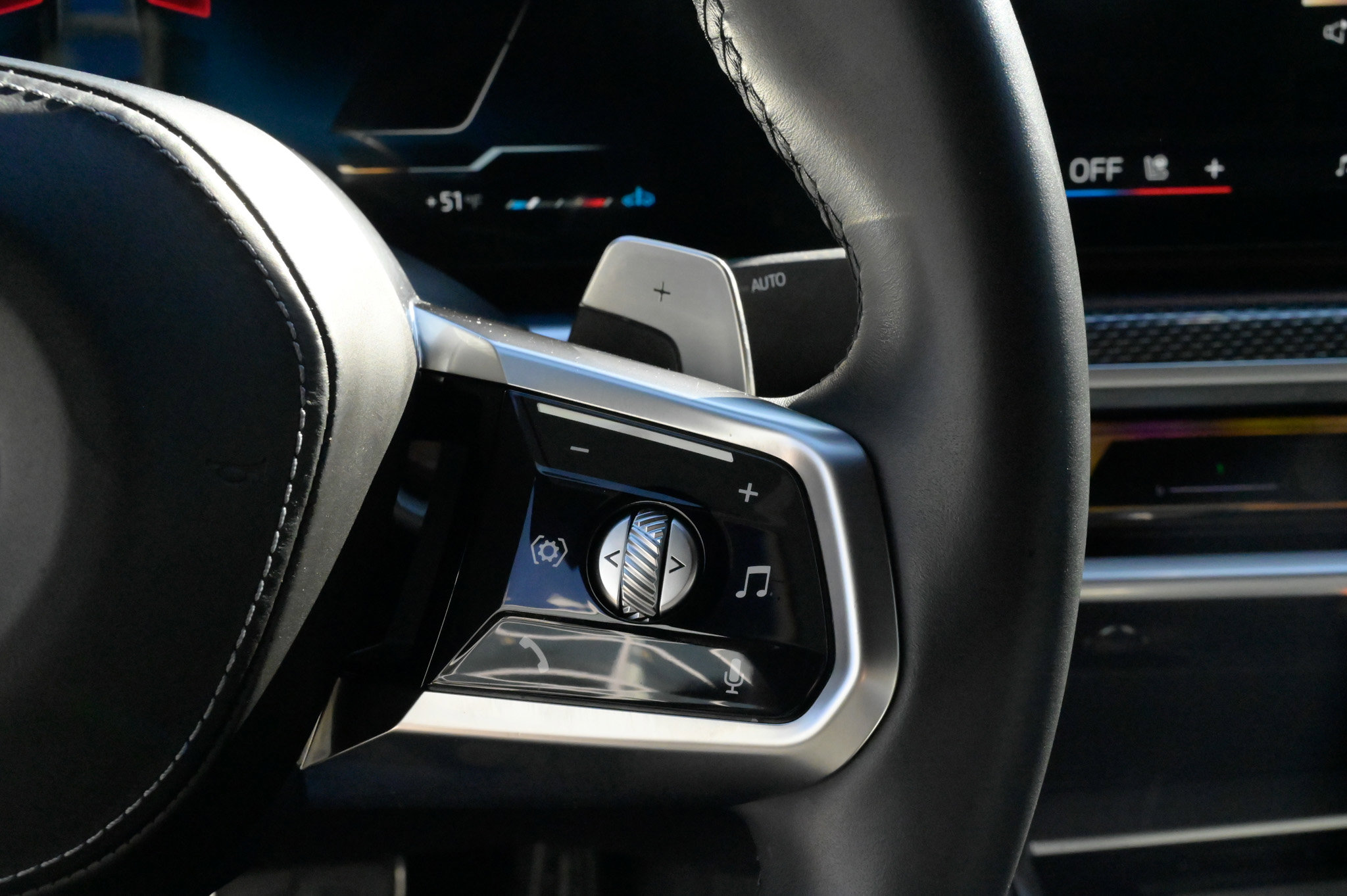 Used 2023 BMW 760i xDrive w/ Executive Package image 25