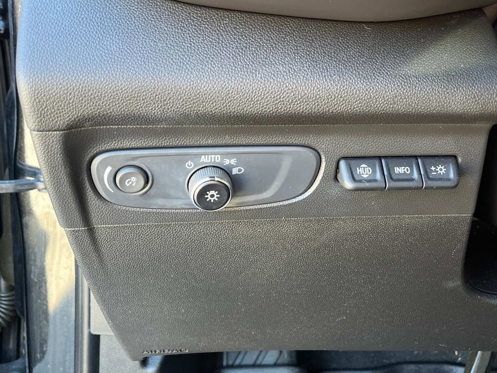 Used 2022 Buick Envision Avenir w/ Premium Seat Package image 30