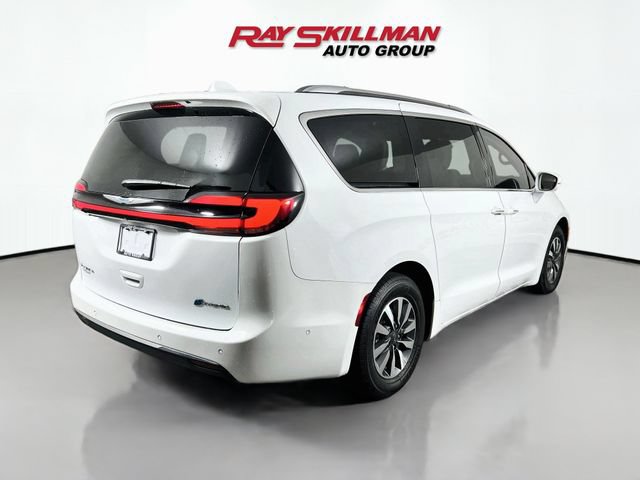 Used 2021 Chrysler Pacifica Touring-L FWD image 7