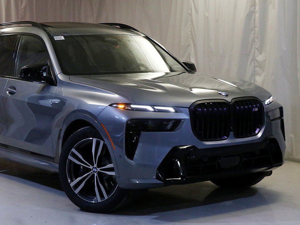 New 2025 BMW X7 M60i w/ Executive Package image 2