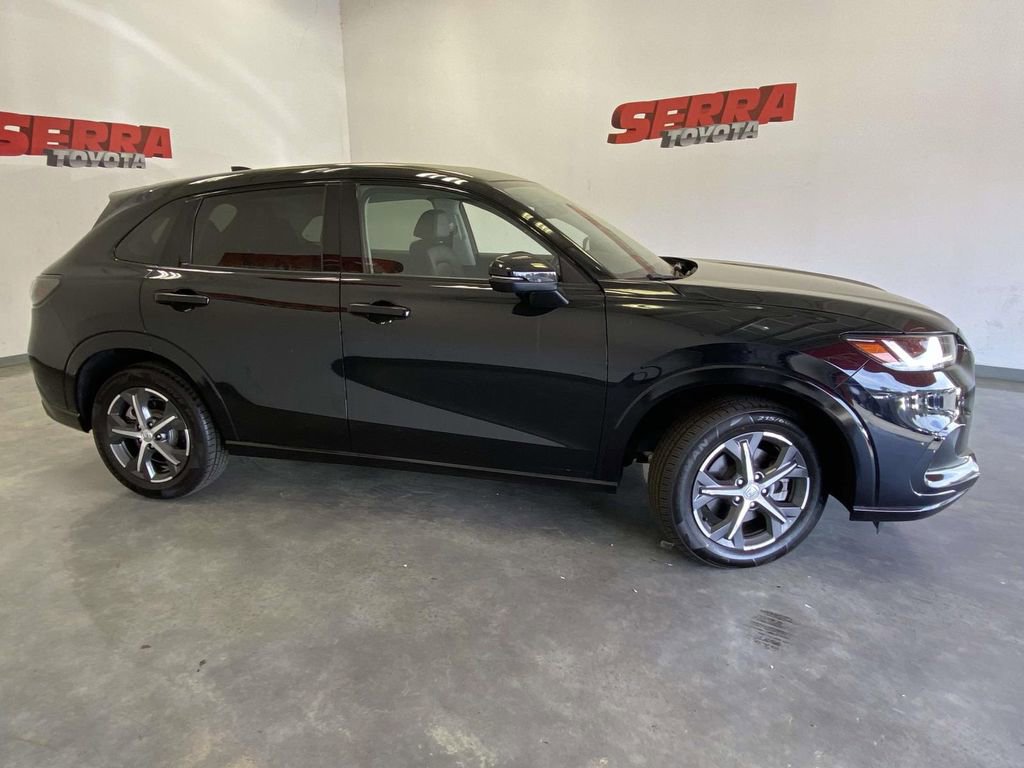 Used 2023 Honda HR-V EX-L image 2