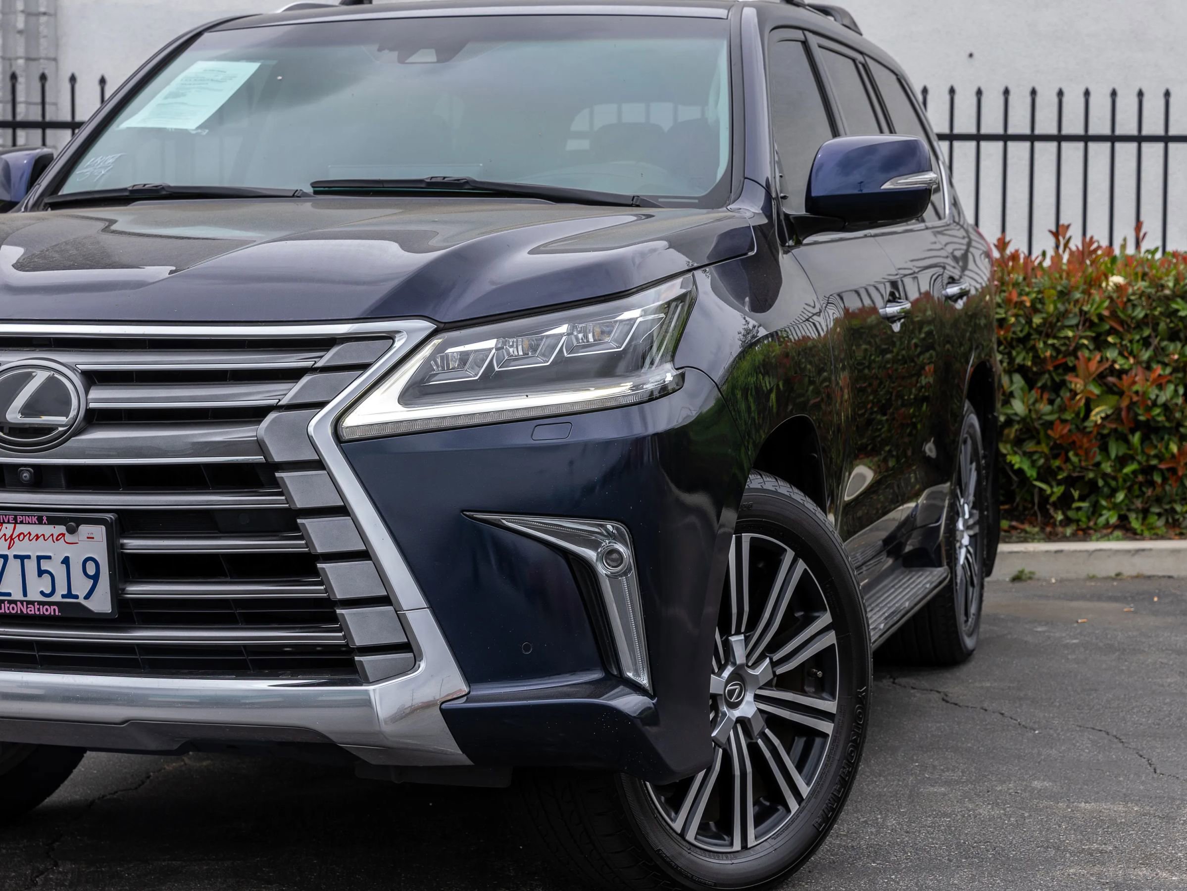 Used 2021 Lexus LX 570 4WD w/ Luxury Package image 14