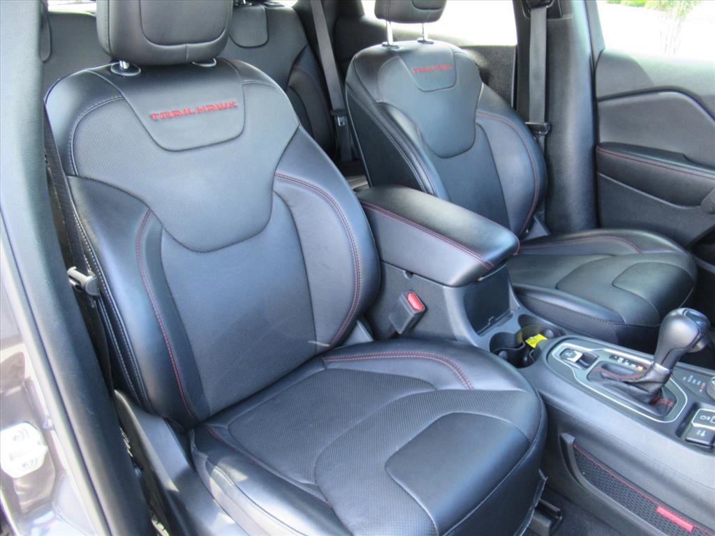 Used 2022 Jeep Cherokee Trailhawk w/ Premium Leather Package AWD/4WD image 9