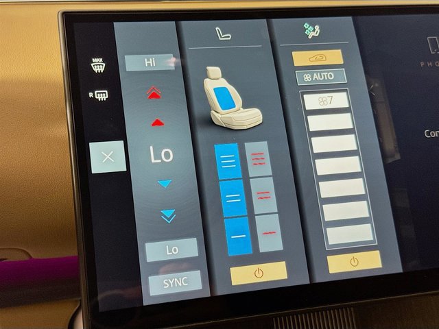 Used 2025 Land Rover Range Rover Long Wheelbase Autobiography image 18