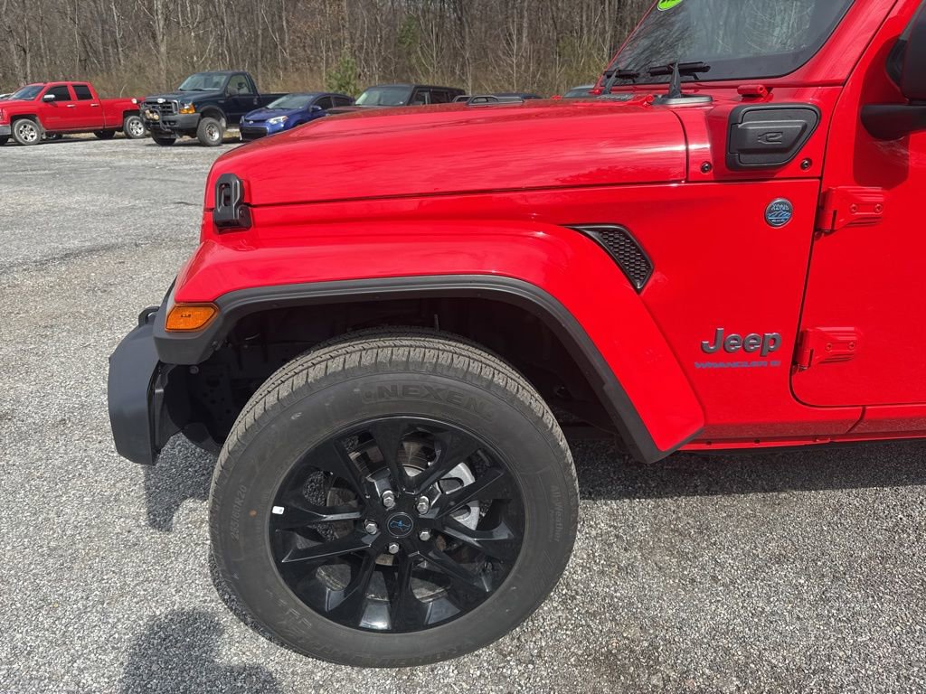 Used 2025 Jeep Wrangler Unlimited Sahara w/ Safety Group image 6