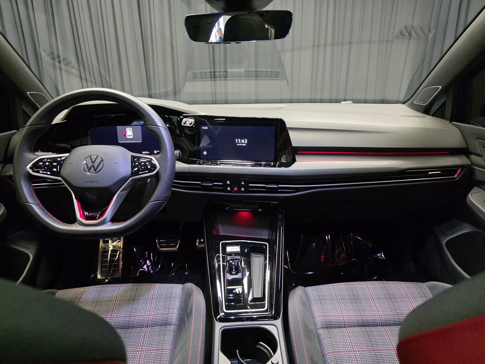 Used 2024 Volkswagen GTI SE FWD image 18
