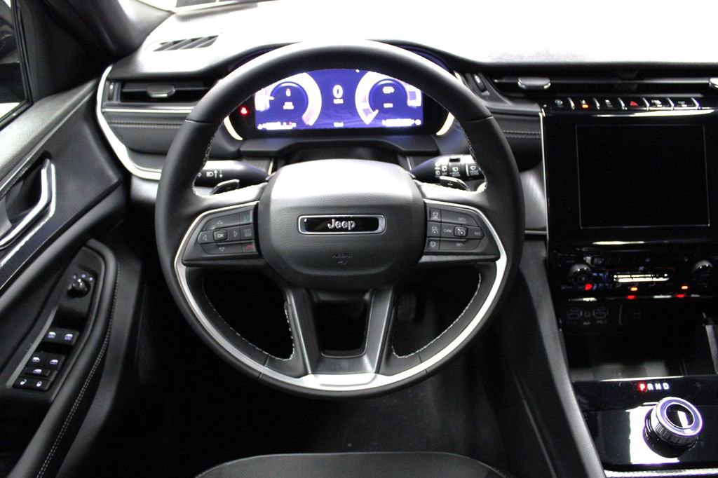 New 2025 Jeep Grand Cherokee Altitude image 12