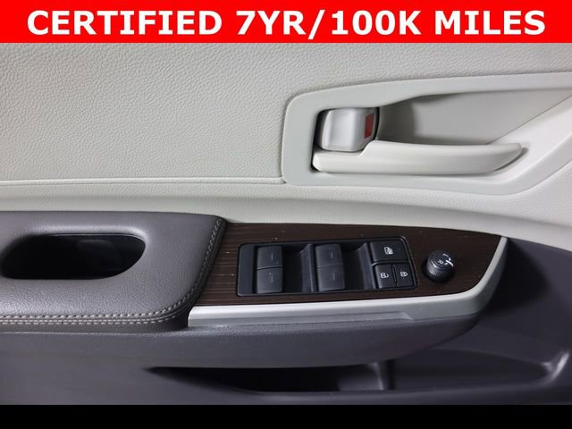 Used 2024 Toyota Sienna LE image 18