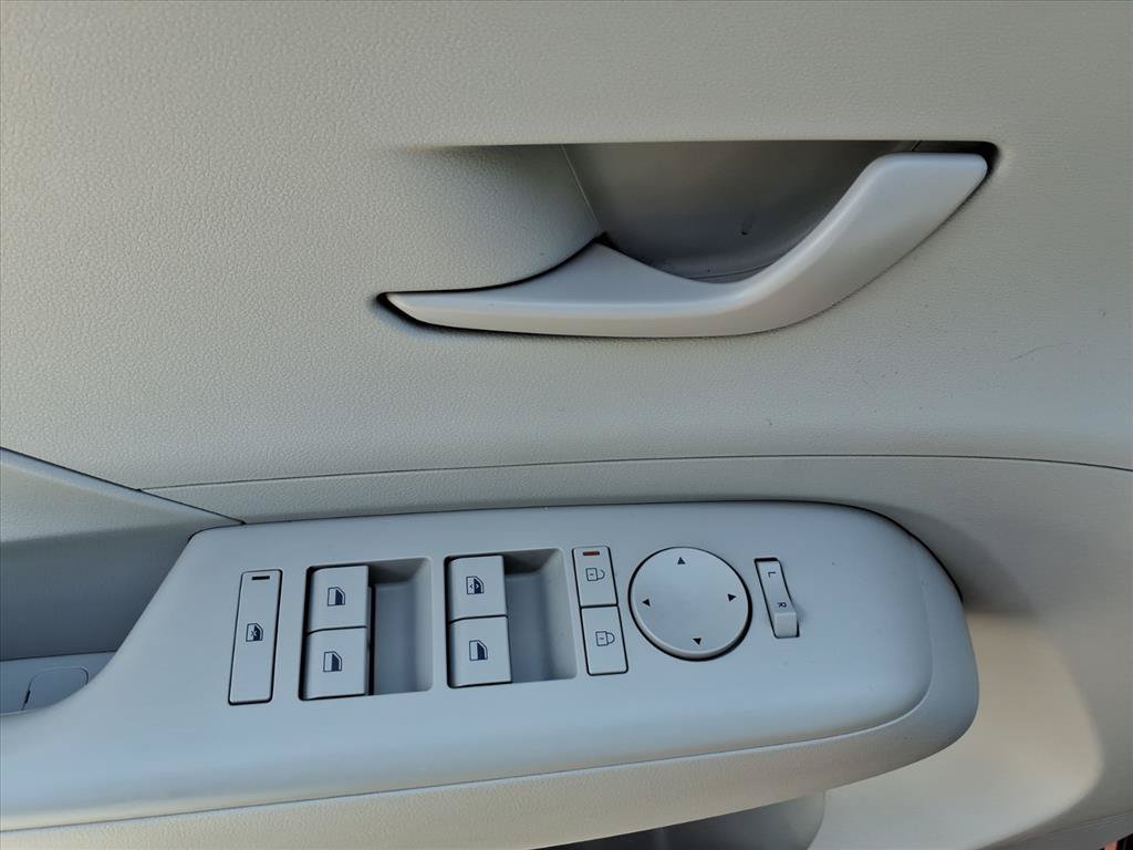 Used 2024 Hyundai Kona SEL FWD image 20