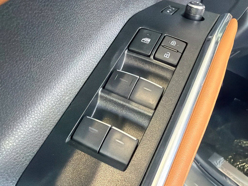 New 2026 Toyota Highlander Platinum AWD/4WD image 16