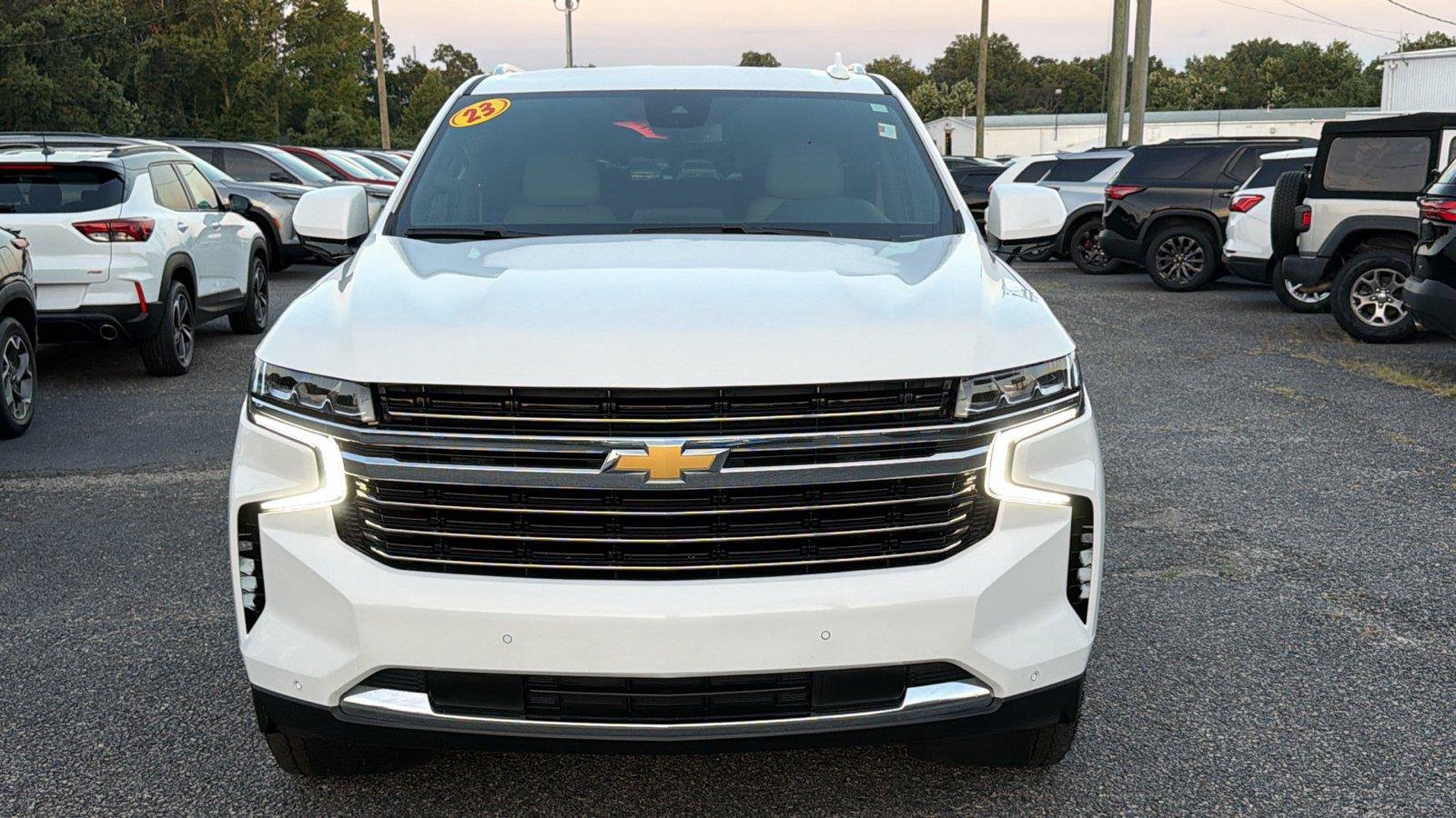 Used 2023 Chevrolet Suburban LT RWD image 2