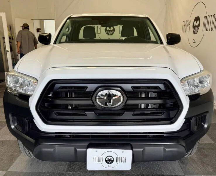 Used 2018 Toyota Tacoma SR image 9