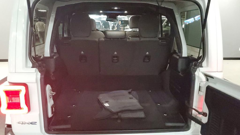 Used 2024 Jeep Wrangler Unlimited Sahara image 10