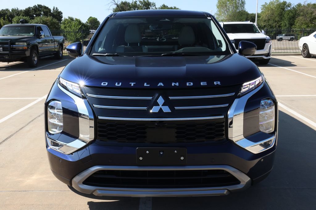 Used 2025 Mitsubishi Outlander SE FWD image 2