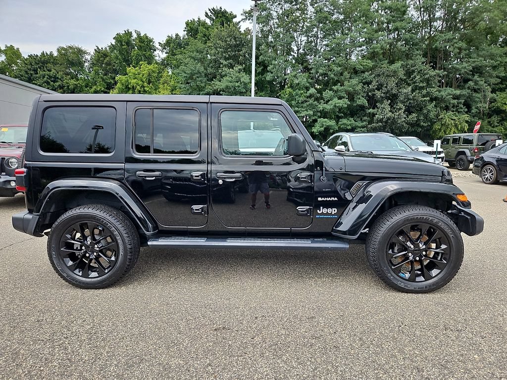 Used 2023 Jeep Wrangler Unlimited Sahara w/ Cold Weather Group AWD/4WD image 8