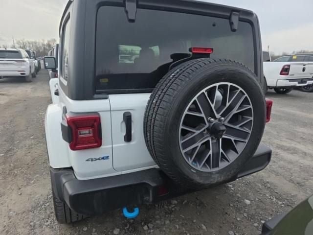 Used 2023 Jeep Wrangler Unlimited Sahara w/ Cold Weather Group AWD/4WD image 8