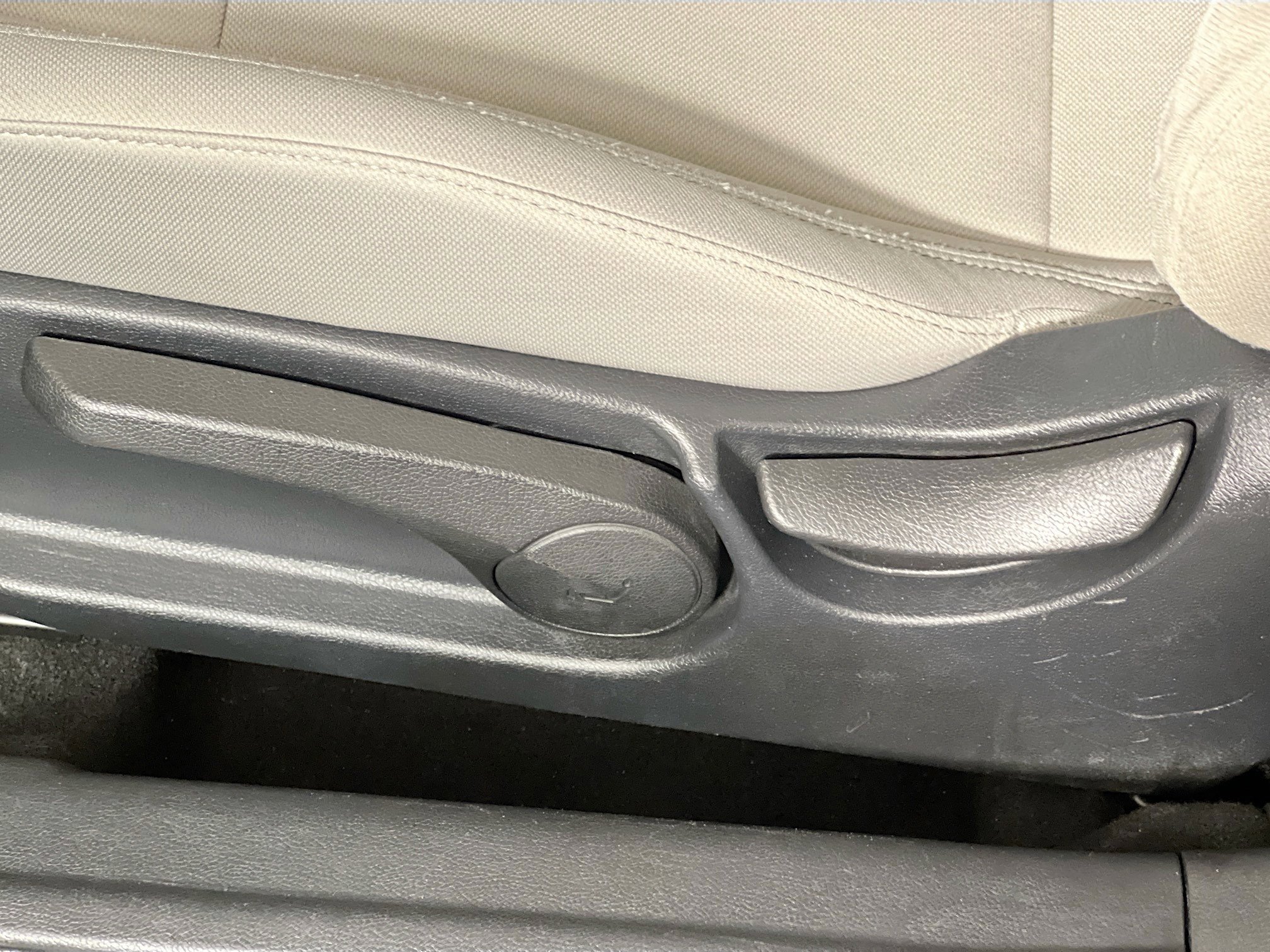 Used 2014 Hyundai Veloster image 15