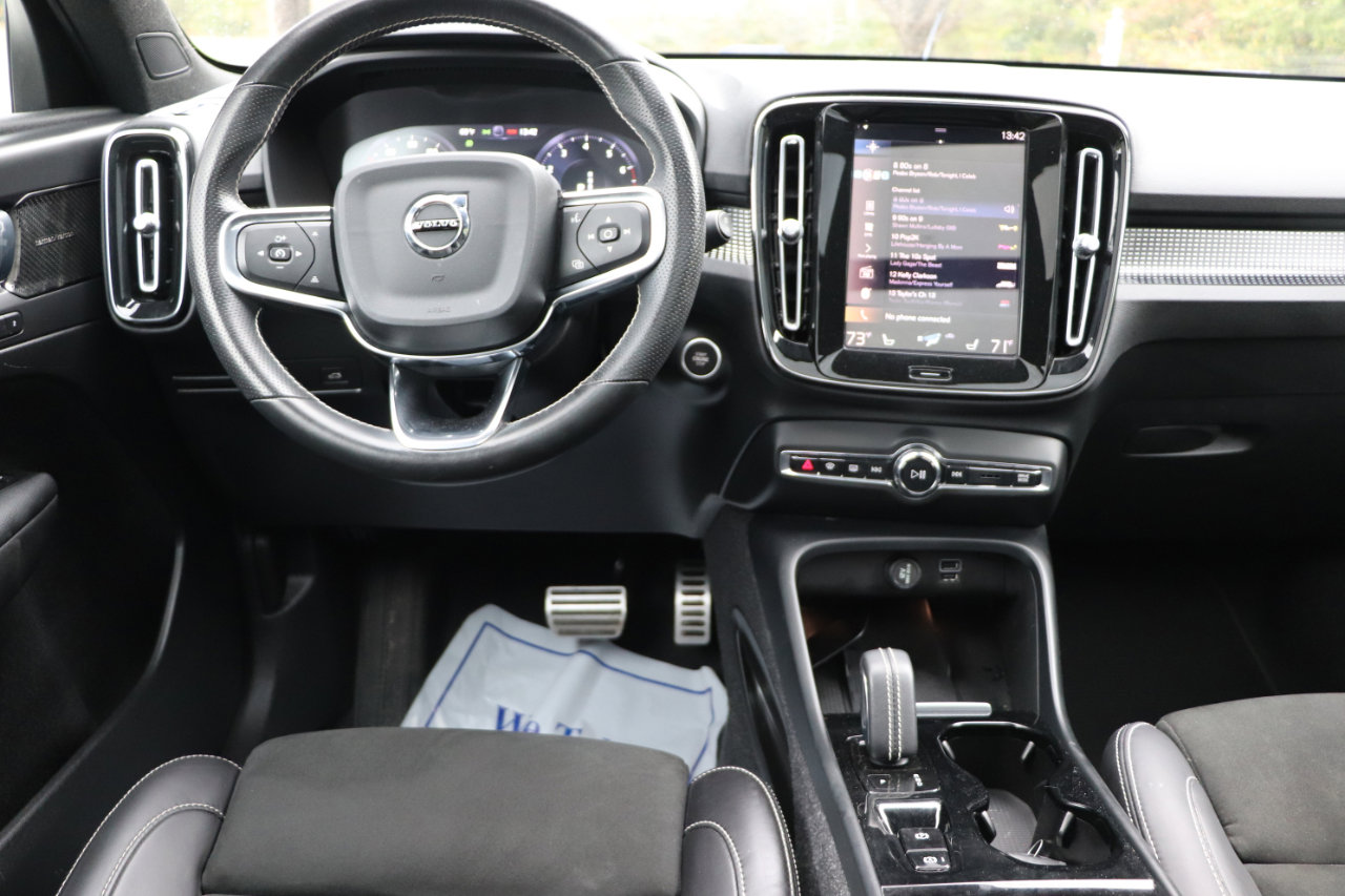 Used 2021 Volvo XC40 T5 R-Design w/ Advanced Package image 13