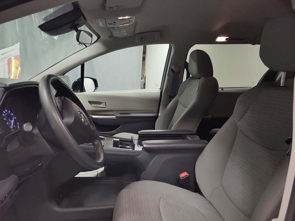 Used 2022 Toyota Sienna LE image 12