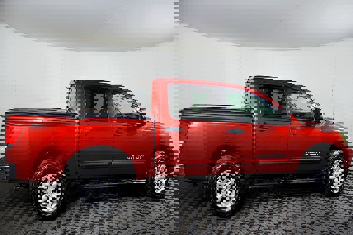 Used 2015 Nissan Titan SV image 7