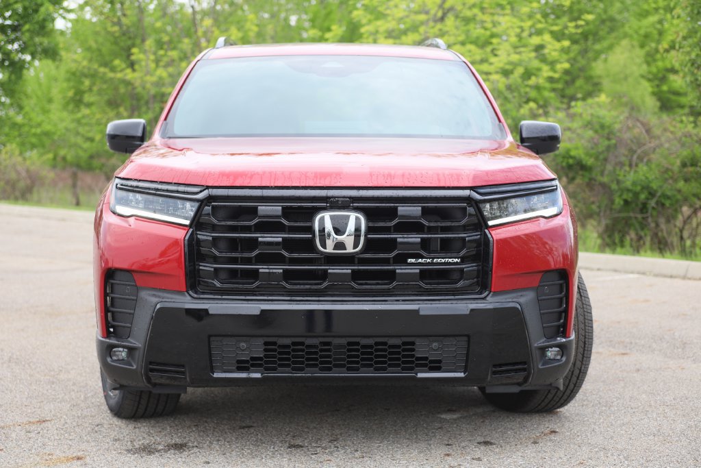 New 2026 Honda Pilot Black Edition image 2