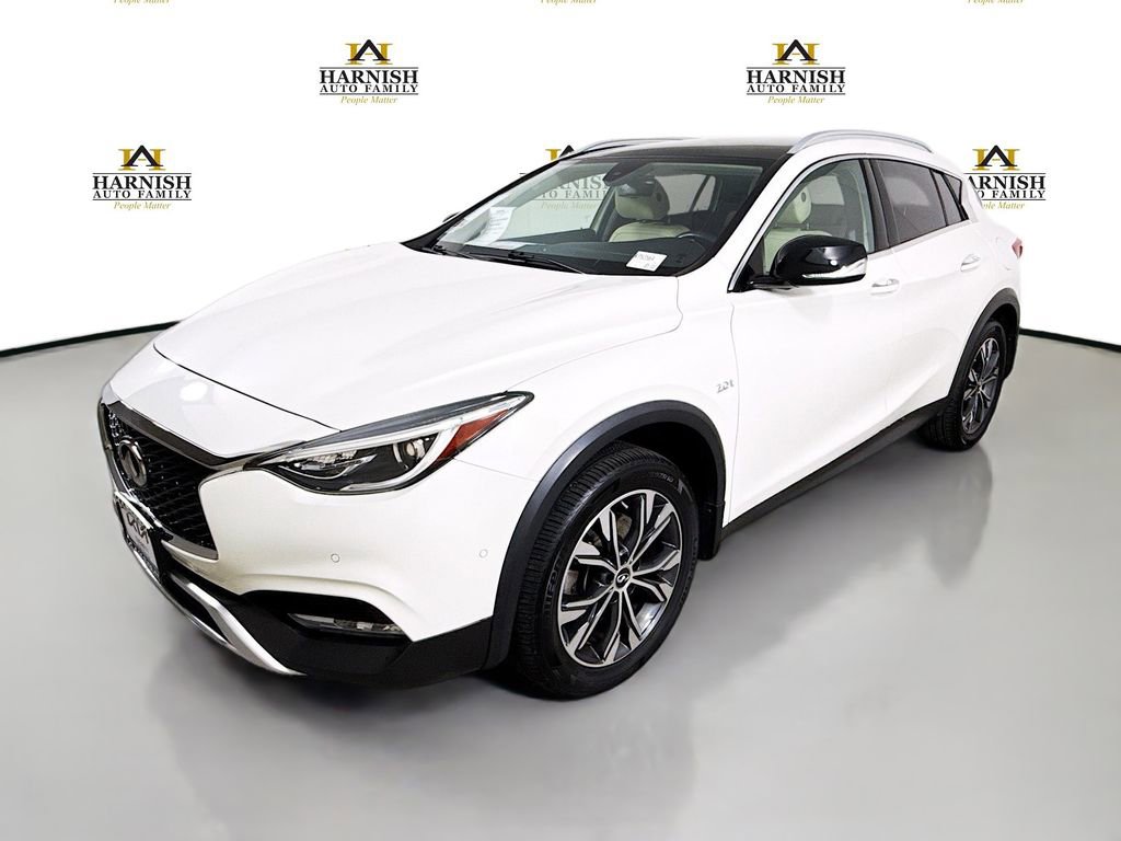 Used 2018 INFINITI QX30 Premium w/ Navigation Package image 3