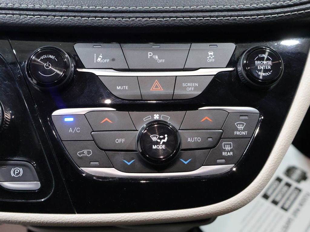 Certified 2024 Chrysler Pacifica Select image 35