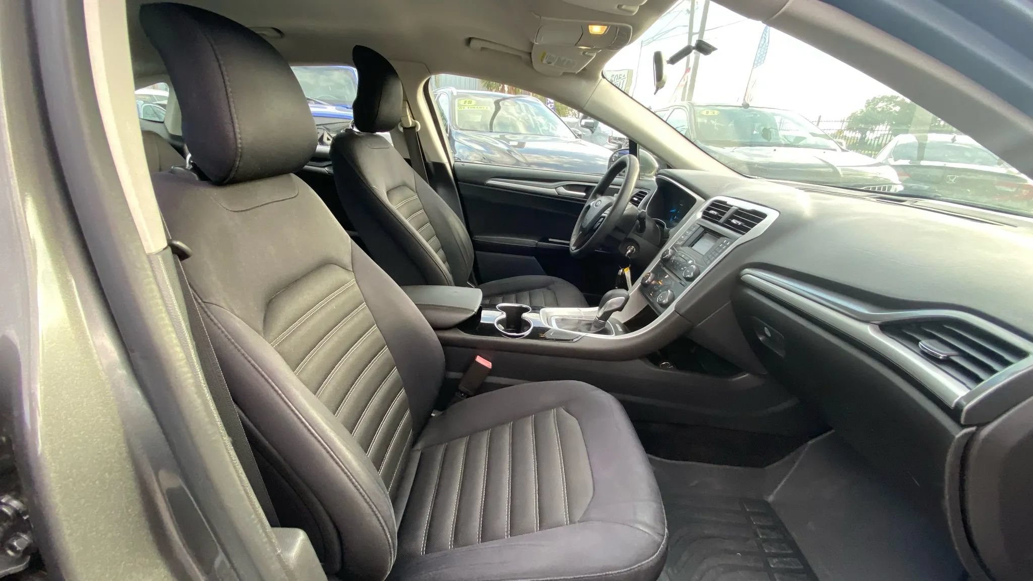 Used 2014 Ford Fusion SE FWD image 19