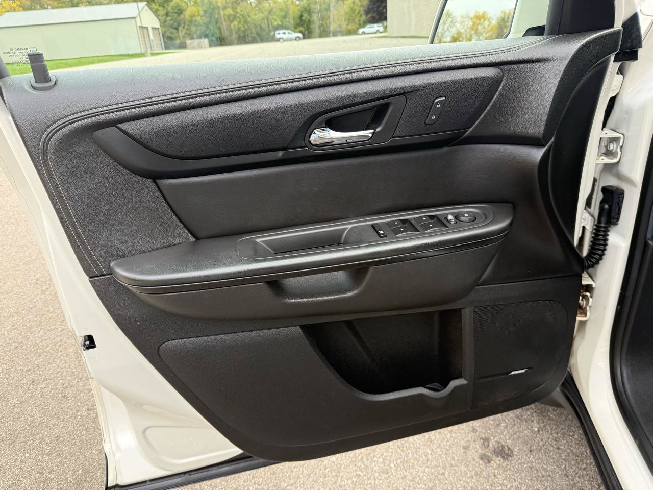 Used 2015 Chevrolet Traverse LT FWD image 12