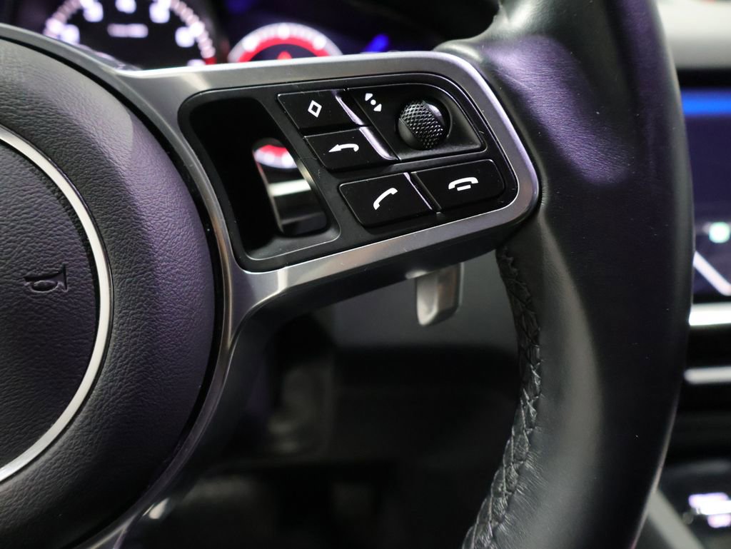 Used 2022 Porsche Cayenne Base image 37