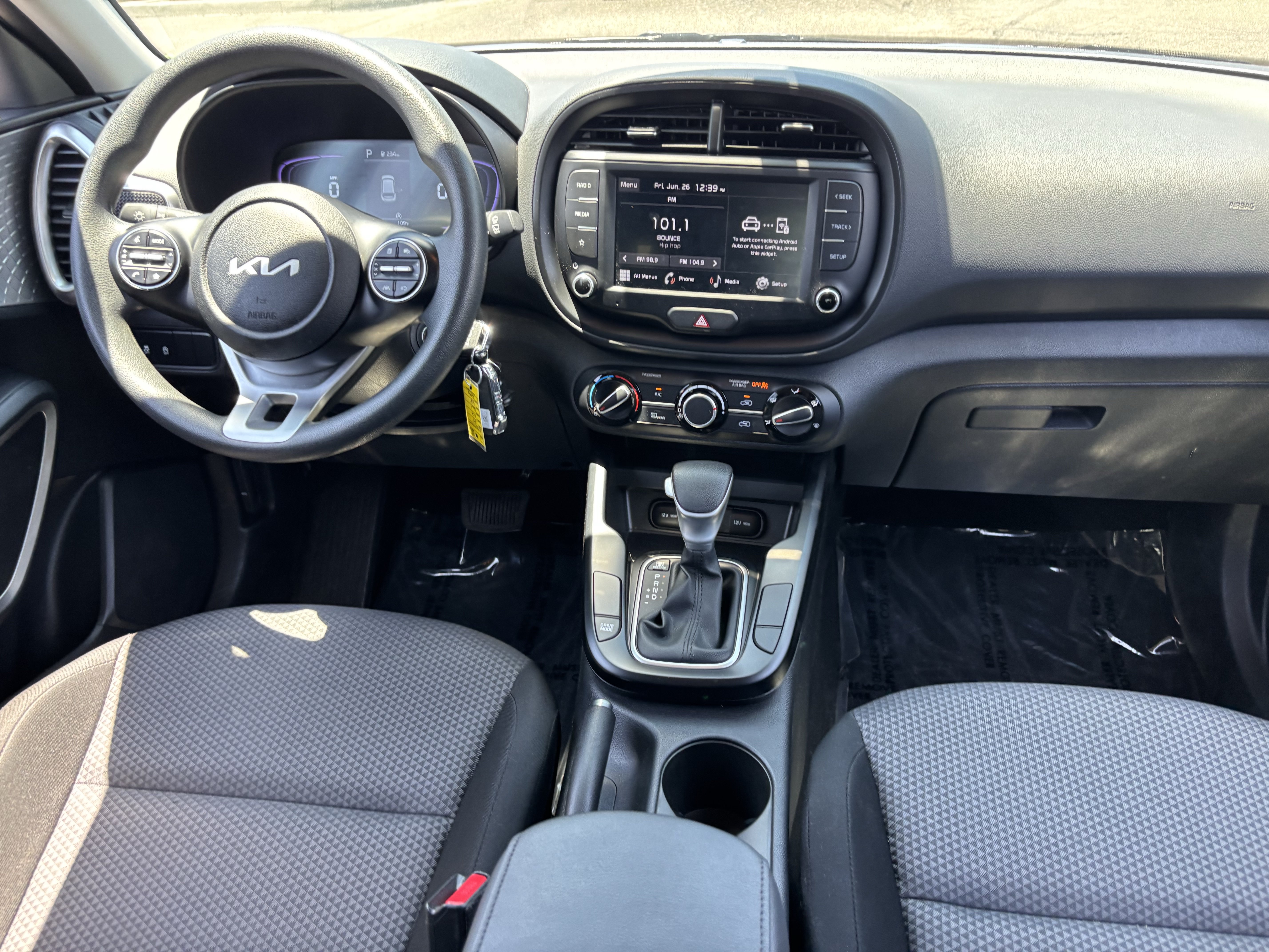 Certified 2025 Kia Soul LX w/ LX Technology Package FWD image 13