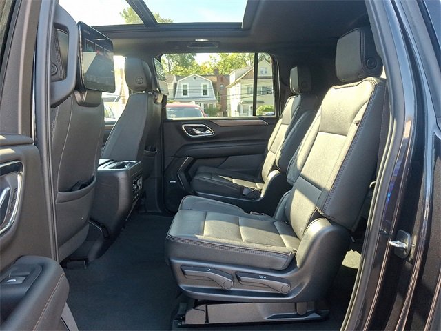 Used 2023 Chevrolet Suburban High Country image 10