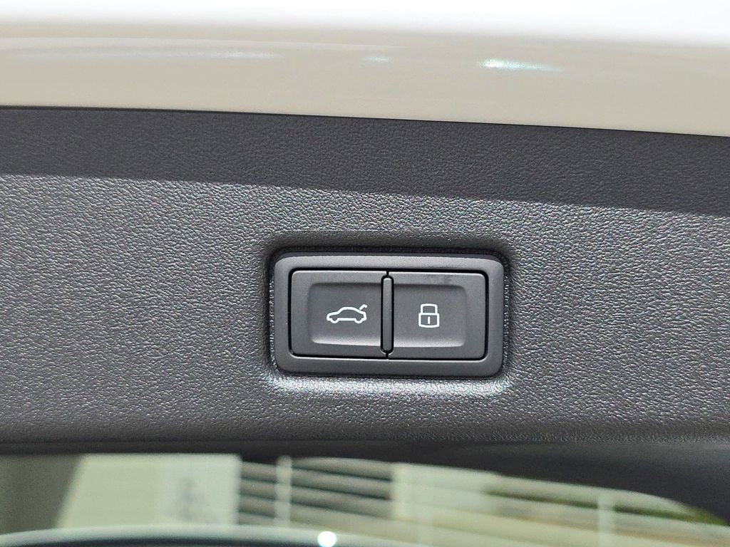 New 2026 Audi SQ5 Prestige image 13