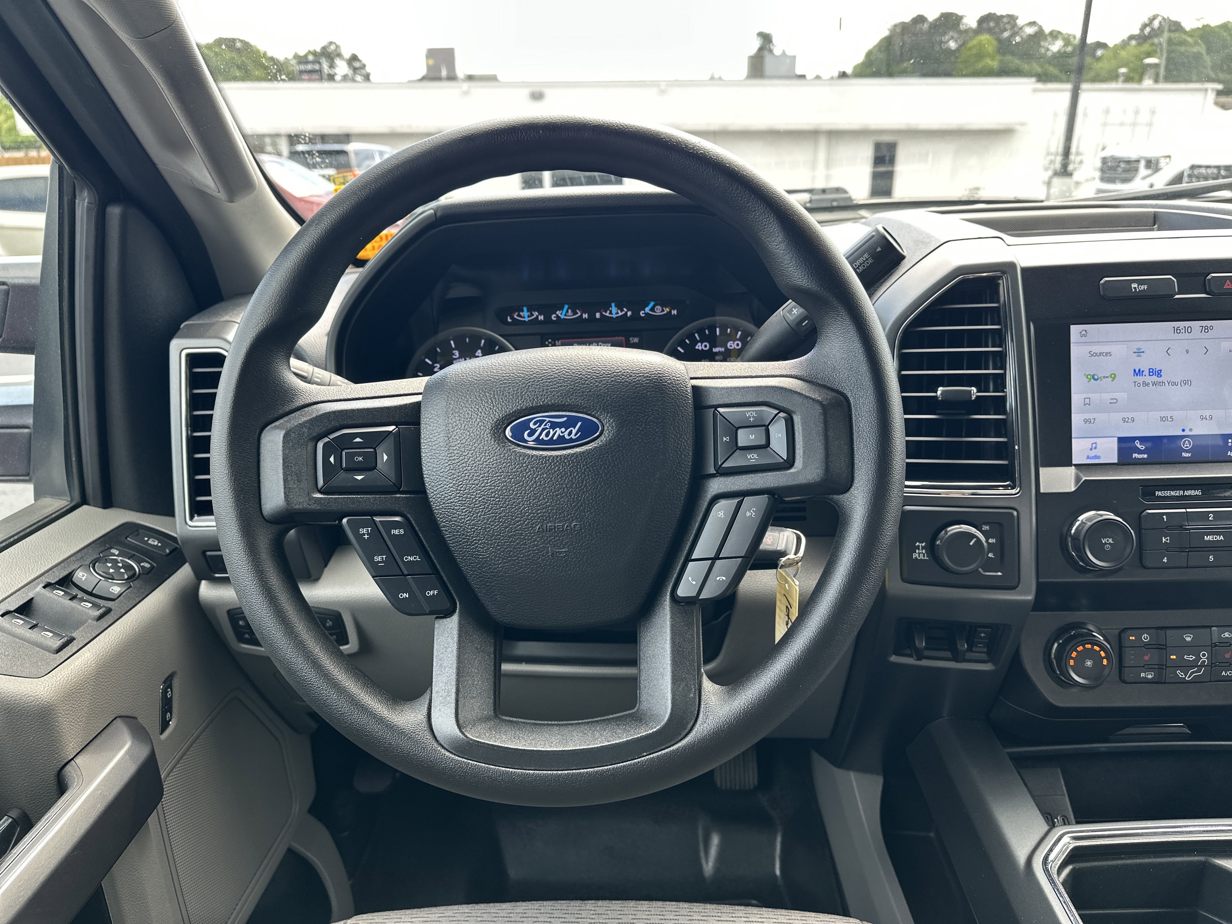Used 2021 Ford F250 XLT w/ XLT Premium Package AWD/4WD image 17