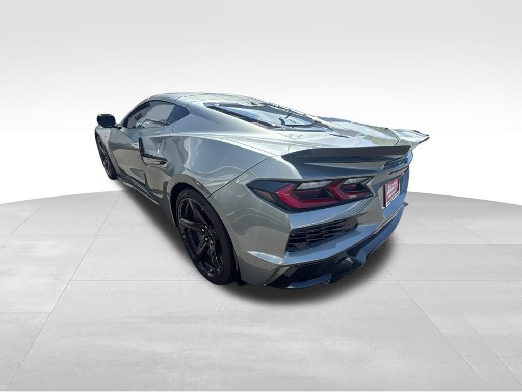 Used 2024 Chevrolet Corvette Z06 RWD image 4