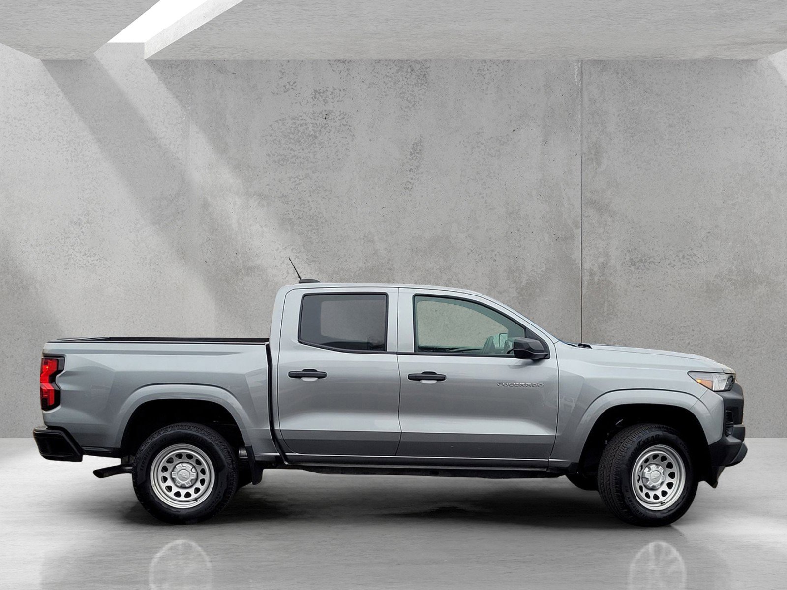 Used 2024 Chevrolet Colorado W/T image 3