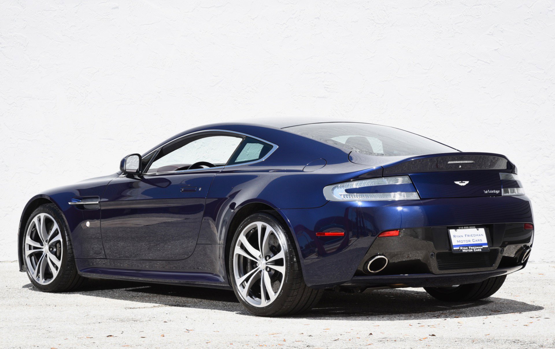 Used 2011 Aston Martin V12 Vantage Coupe RWD image 10