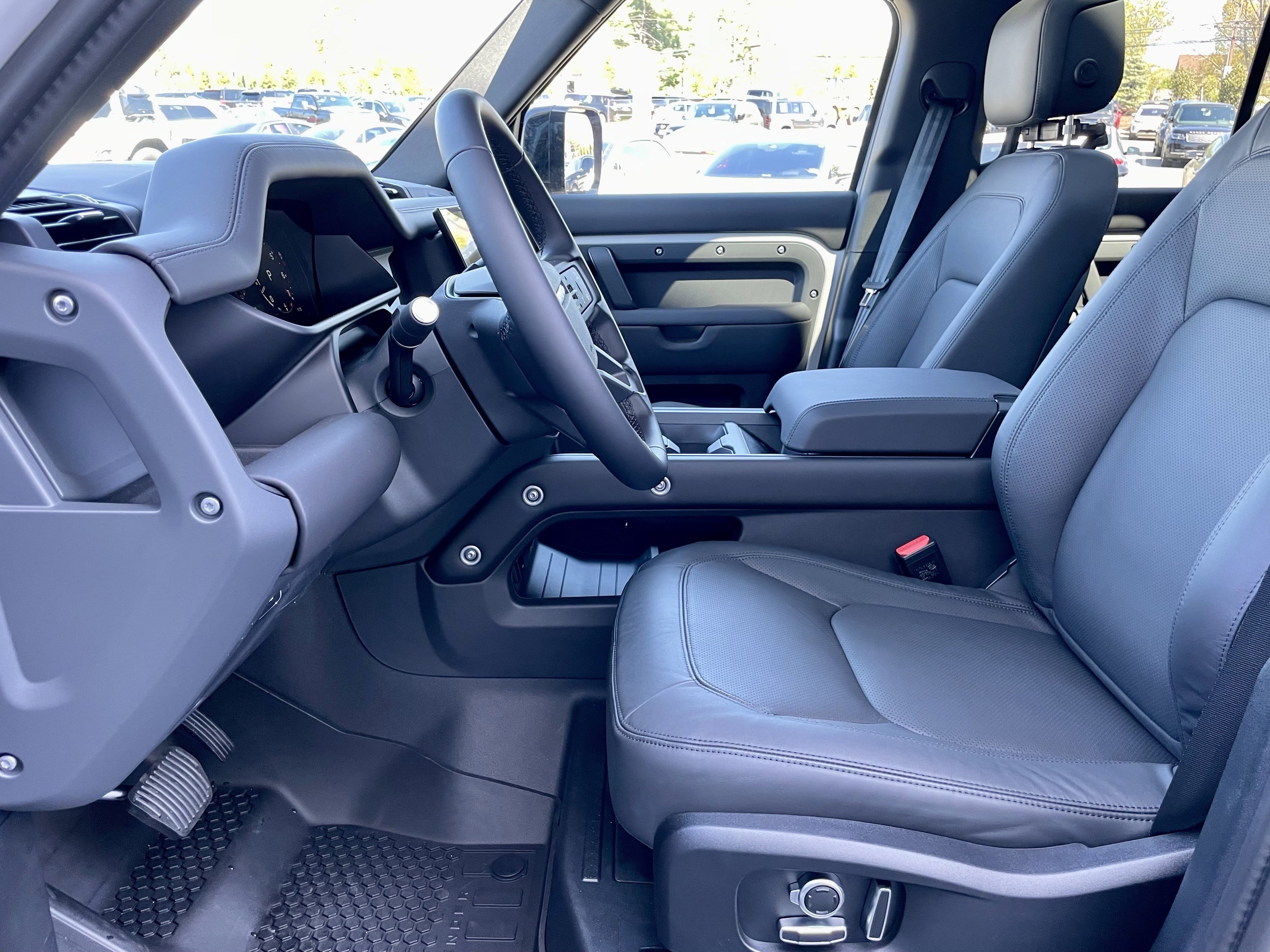 New 2026 Land Rover Defender 130 X-Dynamic SE image 14