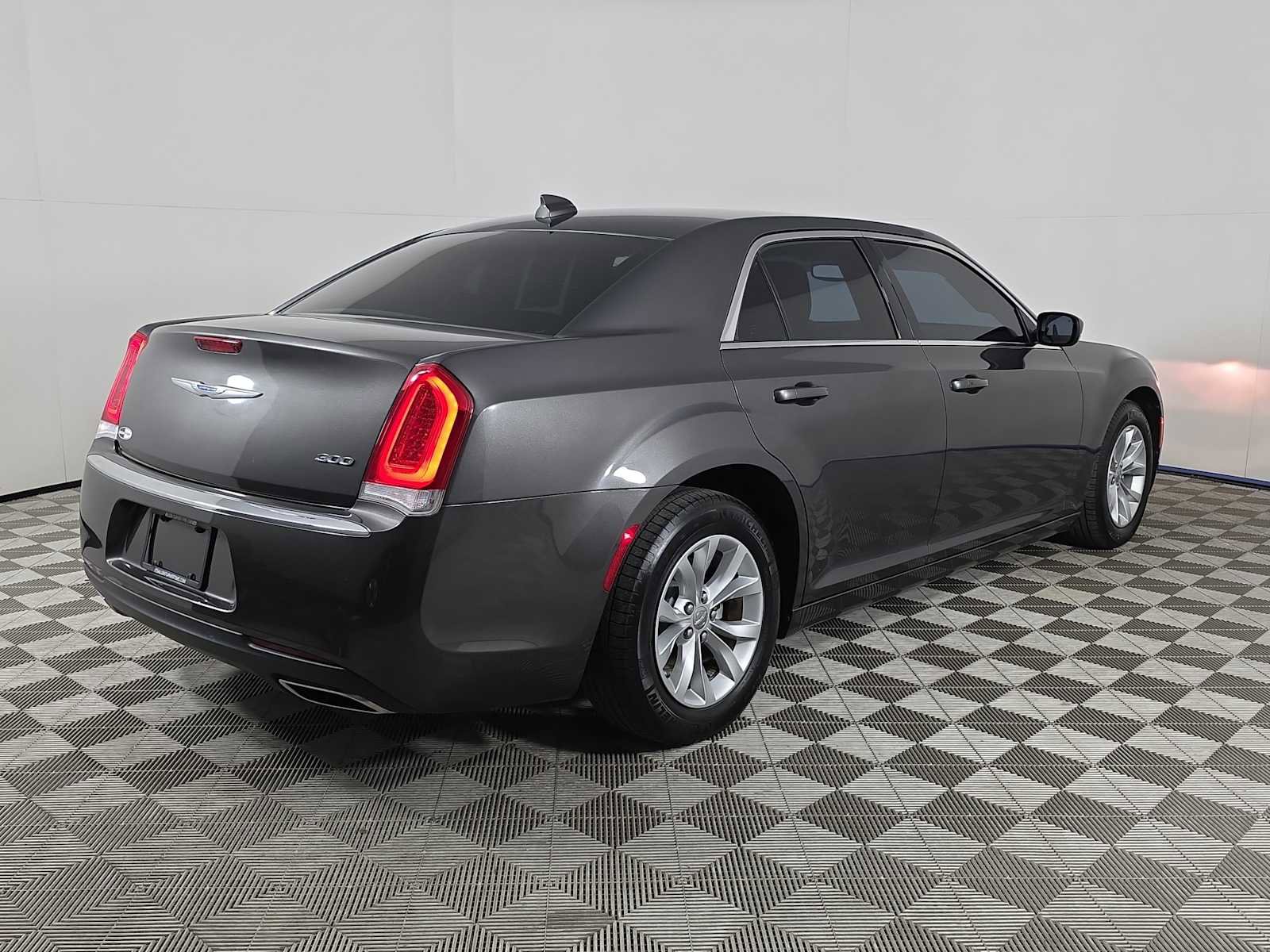 Used 2023 Chrysler 300 Touring image 8