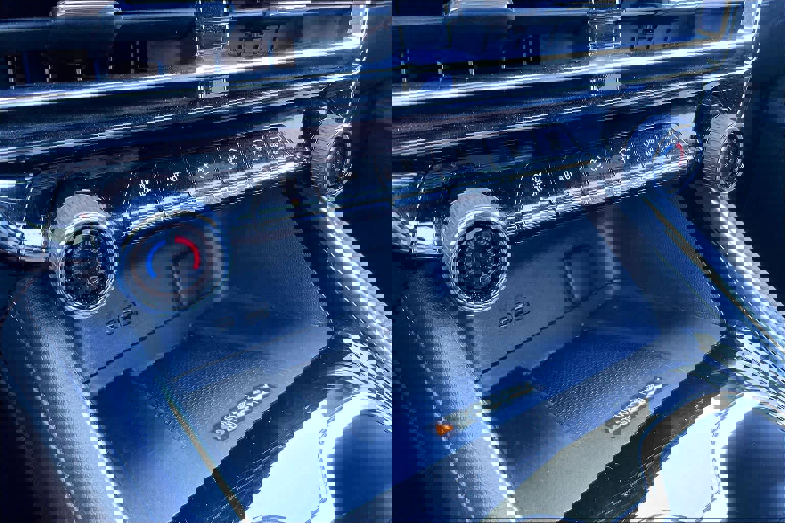 Certified 2025 Chevrolet Traverse LT image 33