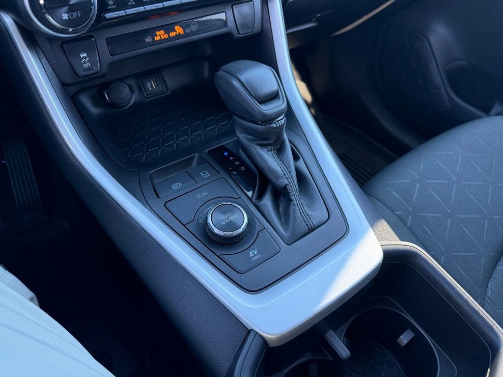 Certified 2025 Toyota RAV4 XLE AWD/4WD image 24