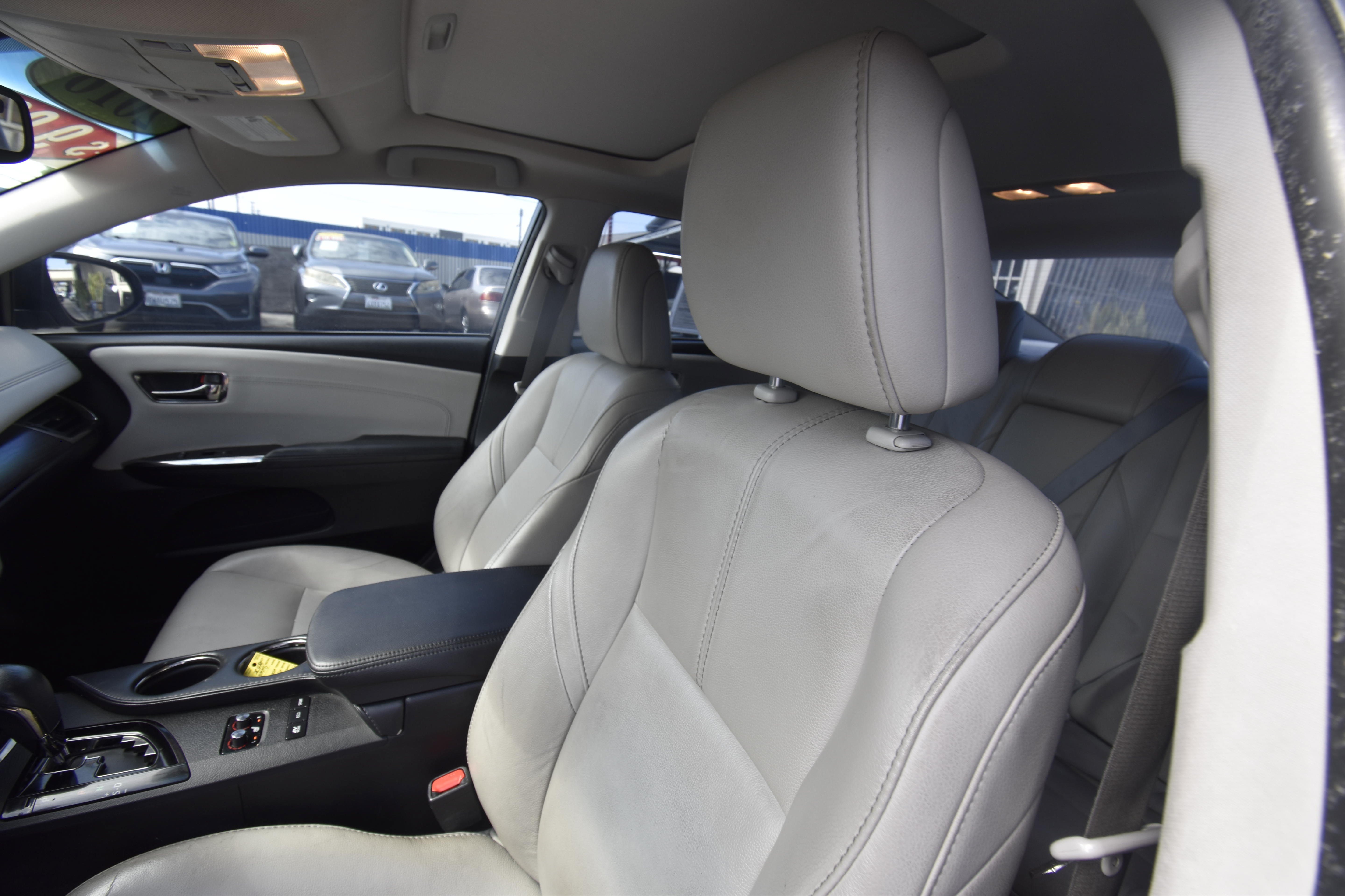 Used 2016 Toyota Avalon XLE Premium w/ Preferred Accessory Package FWD image 8